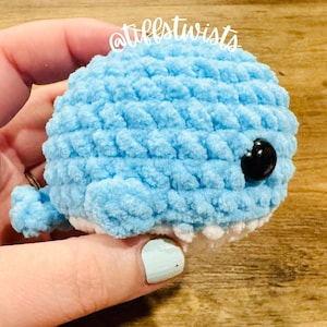 Mini Crochet Whale Plushie – Handmade Amigurumi Toy – Pocket Whale – Ocean Animal Plush – Custom Colors – Cute Small Gift
