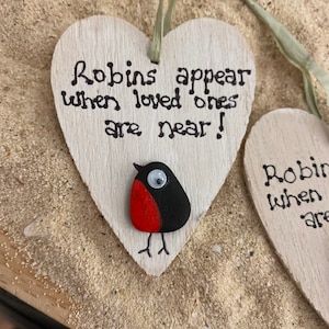 Les rouges-gorges apparaissent lorsque des êtres chers sont à proximité - petit coeur en bois, cadeau souvenir de Robin, rouge-gorge en bois, décoration de mémoire de rouge-gorge