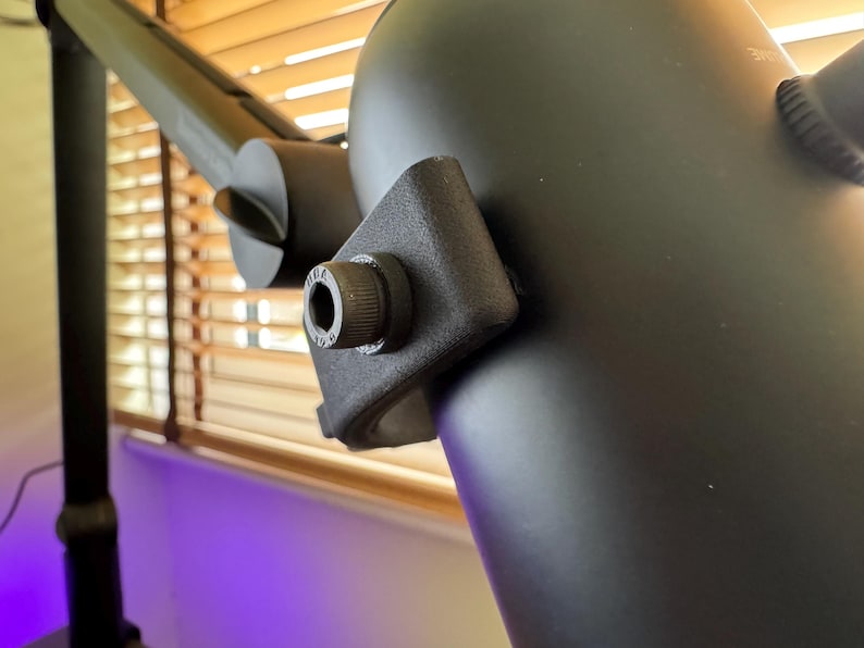 Logitech Compass Boom Arm Mic Mount – Sturdy and Adjustable Holder for Blue Yeti, Perfect for Streaming, Podcasts & Studio Setups bild 9