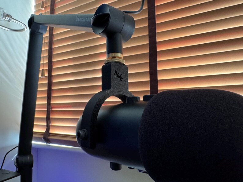 Logitech Compass Boom Arm Mic Mount – Sturdy and Adjustable Holder for Blue Yeti, Perfect for Streaming, Podcasts & Studio Setups bild 3