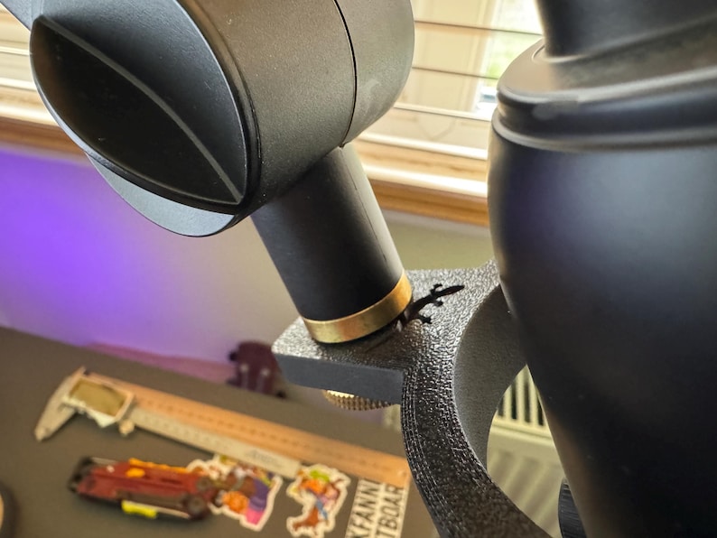 Logitech Compass Boom Arm Mic Mount – Sturdy and Adjustable Holder for Blue Yeti, Perfect for Streaming, Podcasts & Studio Setups bild 8