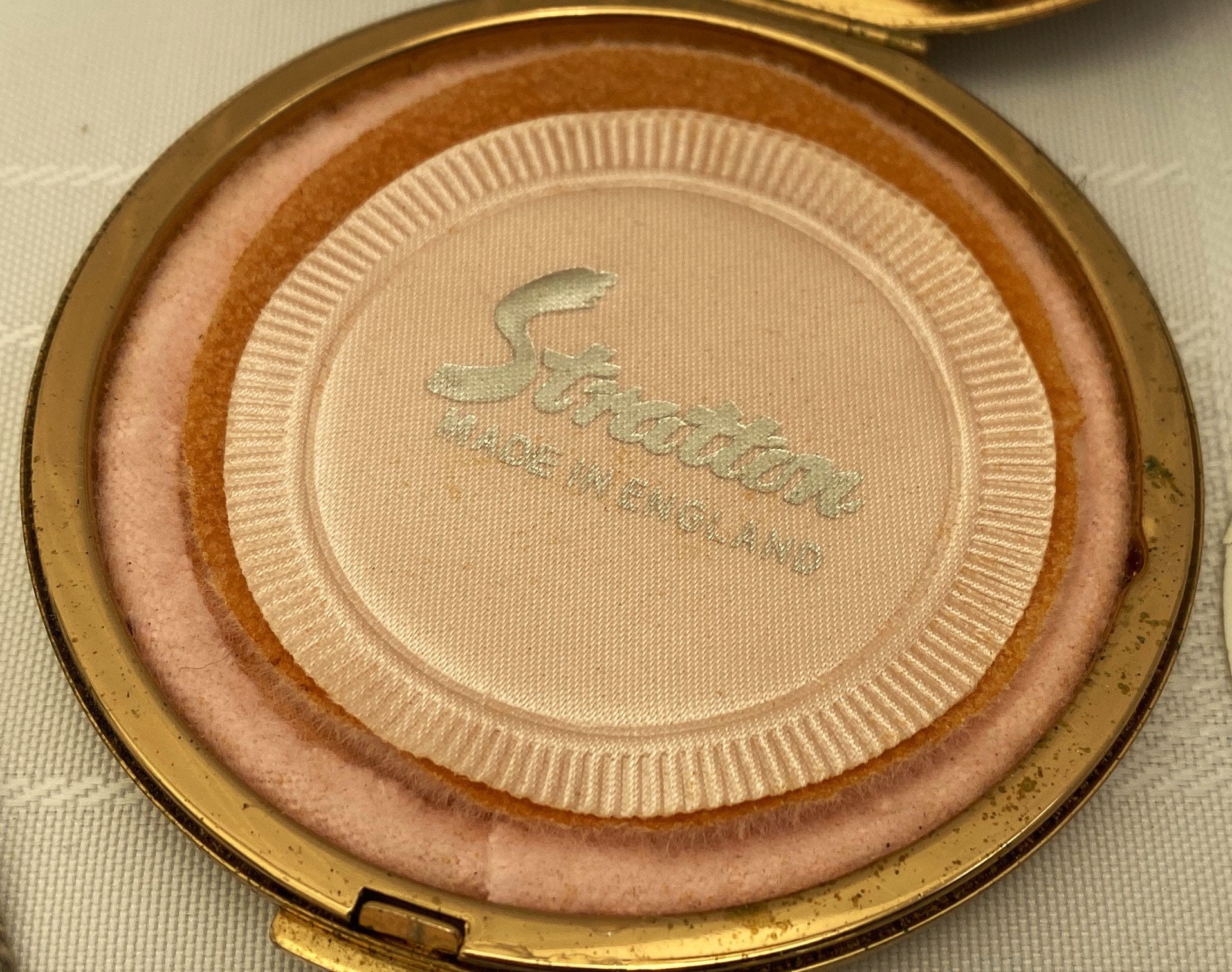 アンティークストラットコンパクト Vintage Stratton Interchangeable Initial Compact - Etsy