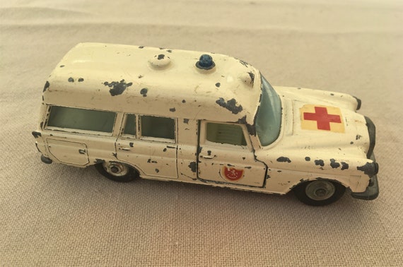 matchbox binz ambulance