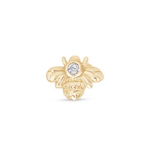 Pendiente de Cartílago de Abejorro en Oro Sólido de 14k – Stud Hipoalergénico de Esmeralda para Perforación–Joyería de Fondo Plano con Rosca