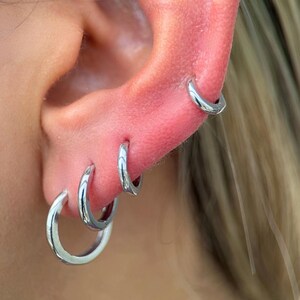 Kleine 14K gouden helix-huggiering | 5 mm 7 mm 9 mm 11 mm Maten | Oorbel voor lob- of traguspiercing | Hypoallergene oorbellen voor hem en haar