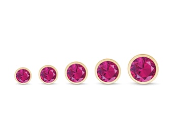 Orecchino a perno piatto con castone di rubino in oro 14 carati, gioiello per piercing elice, trago e lobo, ipoallergenico, sicuro per dormire, regalo per lui o per lei
