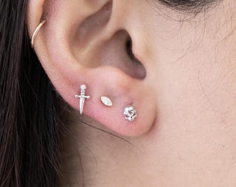 Human Skull Helix Stud in 14k Gold, Internally Threaded Flat Back, Cartilage Lobe Piercing, Gift for Men/Husband/Boyfriend