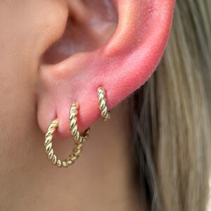 Joyeria elaborada en Oro Amarillo Solido de 14K, Perfecto para cartílago, helix, piercing. Joyeria Fina e Hipoalergenica. Regalo perfecto.