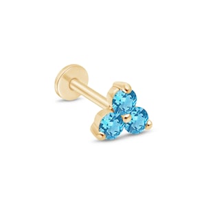 Pendiente de topacio azul para perforaciones en cartílago, helix y tragus, con fondo plano en oro sólido de 14k. Joyería hipoalergénica.