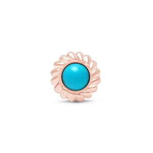 Pendiente con forma de Trenzado color turquesa hecho en Oro Sólido de 14k, Joyeria fina y minimalista, Ideal para perforaciones nuevas.
