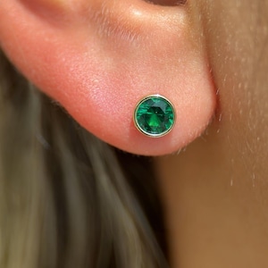 Real Gold Emerald Cartilage Earring | 18G Threaded Flat Back Stud for Tragus & Conch Piercing | Hypoallergenic Solid Gold Jewelry For Him