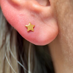 Dainty Star Helix Flat Back Stud in 14K Solid Gold, 18G Helix Piercing Earring, Minimalist Cartilage Jewelry Gift for Boyfriend/Girlfriend