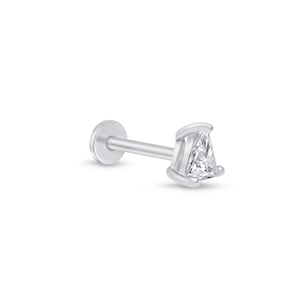 Pendiente en Forma de Pera elaborado en Oro de 14k. Perfecto para Cartílago, Tragus y Helix, Hipoalergénico, con Rosca Interna. Joyeria Fina