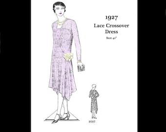 Pode incluir: Um padrão de costura vintage de 1927 para um vestido cruzado de renda. O padrão é para um vestido com um tamanho de busto de 101,6 cm. O padrão é ilustrado com uma mulher usando o vestido.