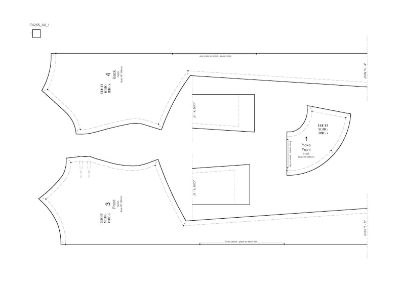 Pu&ograve; includere: Un modello di cucito bianco con pi&ugrave; pezzi, tra cui un davanti, un dietro e pezzi anteriori. Il modello include linee tratteggiate, misure ed etichette di testo. Il modello &egrave; per l'abbigliamento.
