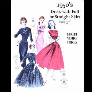 Könnte beinhalten: Eine Schnittmusterhülle für ein Kleid der 1950er Jahre mit weitem oder geradem Rock, Oberweite 91 cm, mit Illustrationen von vier Kleidern in Marineblau, Pink und gemustertem Blau, sowie dem Text 1950's Dress with Full or Straight Skirt und Bright Young Things.