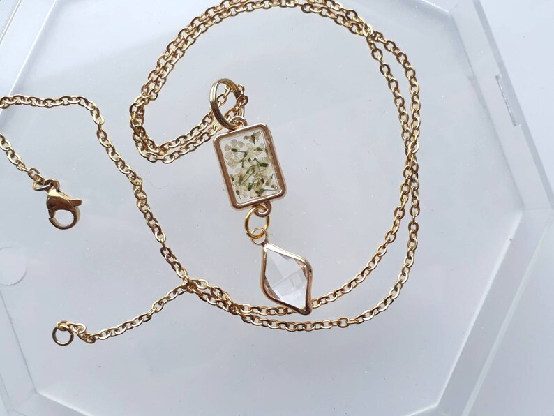 Queen Anne/'s lace necklace Dried flower resin pendant necklace Pressed flower necklace crystal clear white flower necklace
