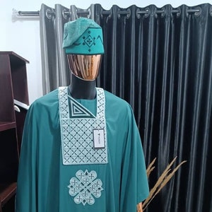 Nigeriaanse autogele hoeden met kantstoffen herenkleding, dames veren fan, outfit galapak, traditionele top trouwjurken kleding