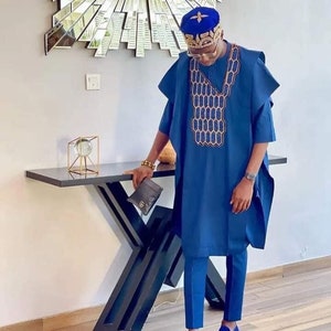 Nigeriaanse autogele hoeden met kantstoffen herenkleding, dames veren fan, outfit galapak, traditionele top trouwjurken kleding