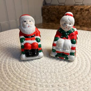 Vintage Santa and Mrs Claus Salt and Pepper Shakers