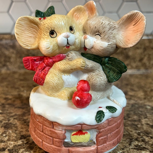 Vintage House of Lloyd Holiday Mouse Rotating Music Box