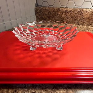 Piatto per dolciumi vintage Fostoria a 3 piedini in vetro con motivo a cubo