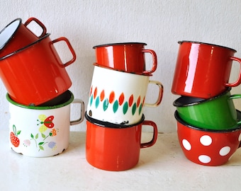 Vintage Emaille Emo Schalenbecher, Emo Jugoslawien, grün rot Tupfen Schalenbecher, Emaillebecher mit Blumen, rustikales Emaille Bauernhaus, kleine Emailletasse