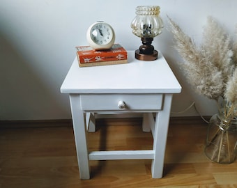 tabouret en bois vintage avec tiroir, table de chevet vintage, tabouret blanc avec tiroir, chaise en bois, support pour plante florale blanc, vieille table de chevet