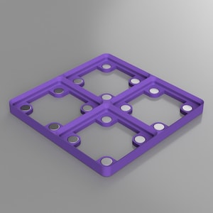 K&ouml;nnte beinhalten: Ein lila geometrisches Puzzle mit einem gitterartigen Design. Es hat vier quadratische &Ouml;ffnungen, jede mit kleinen, kreisf&ouml;rmigen Magneten. Die Gesamtform ist eine Raute mit glatter, matter Oberfl&auml;che.