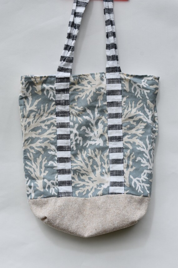 lightweight beach tote
