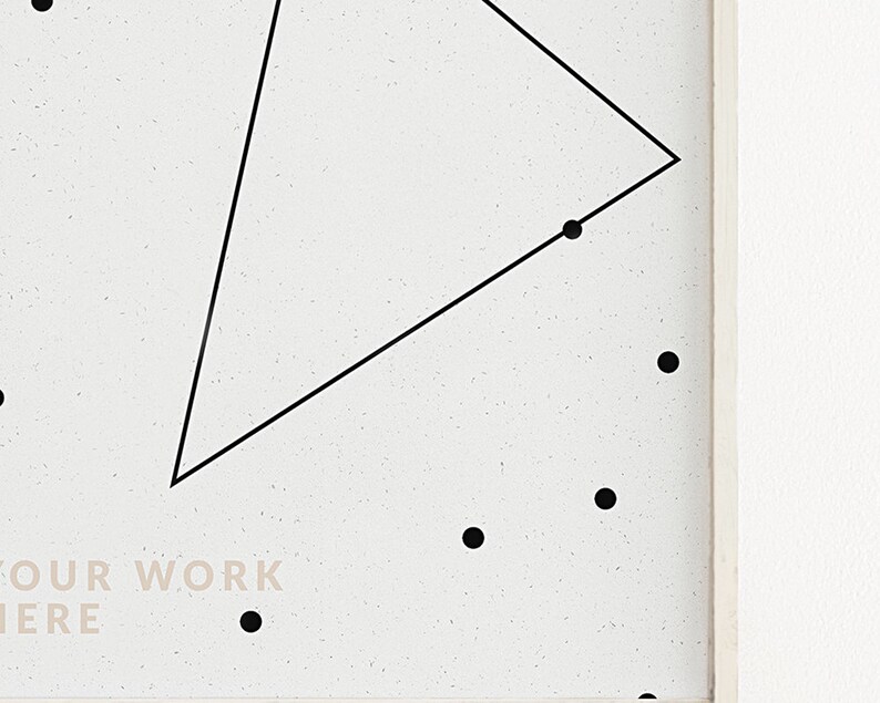 K&ouml;nnte beinhalten: Ein wei&szlig;er Hintergrund mit schwarzen geometrischen Formen und schwarzen Punkten. Der Text "YOUR WORK HERE" befindet sich am unteren Rand des Bildes.