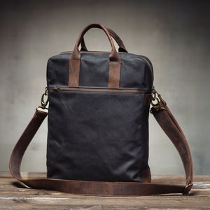 Schwarze Umhängetasche aus Waxed Canvas mit Ledergriffen und Schultergurten für Laptops 12 13 14 15 16 Zoll