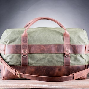 Carry on Bag, Carry on Luggage, a Canvas Luggage to Carry on, Mens Carry on, Mens Luggage to Carry on made of water-repellent materials