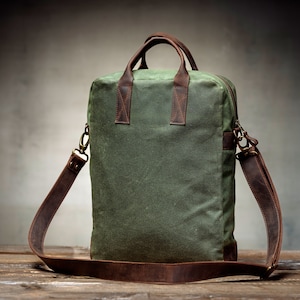 Green Computer Bag for 12 13 14 15 16 inch laptops, made of leather and waxed canvas, water-repellent and lightweight image 4