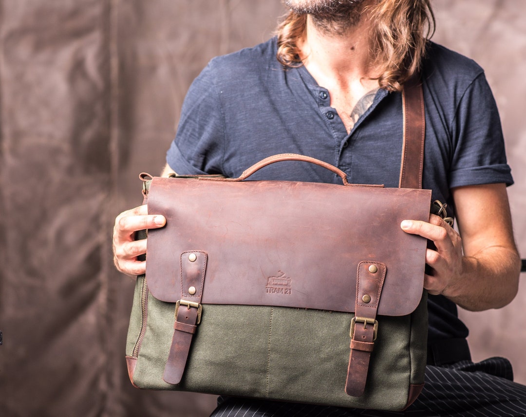 Satchel Bag for Men Made of Waxed Canvas and Leather, Waterrepellent — free download