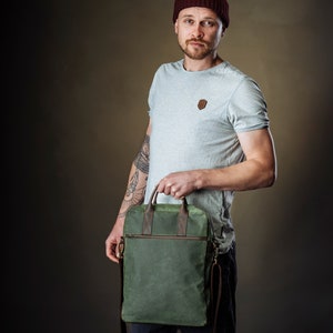 Green Computer Bag for 12 13 14 15 16 inch laptops, made of leather and waxed canvas, water-repellent and lightweight image 2