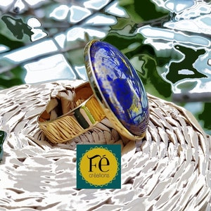 Bague bleu saphir, en verre Puca 25 mm, ronde, ajustable, support bronze, ou doré ou argent, bague pour femme par FecreationsFR. image 1