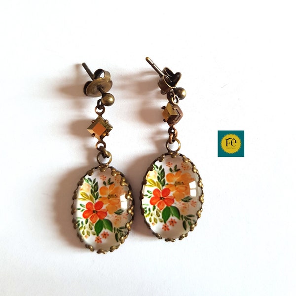 Boucles d'oreilles Art Déco, Cabochon feuille verte fleur jaune et orange style Romantique, Clou d'oreille tête boule par FecreationsFR.