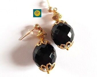 14 mm Jet Black Faceted Ball Pearl Earrings, Spinning Top Bead in gold-plated Tibetan silver, Filigree cup in fine gold, Hammered studs