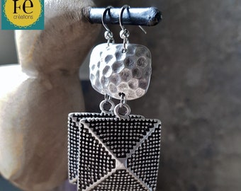 Square earrings in striated silver metal, dangling for women by FecreationsFR.