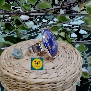 Bague bleu saphir, en verre Puca 25 mm, ronde, ajustable, support bronze, ou doré ou argent, bague pour femme par FecreationsFR. image 5