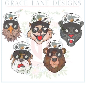 Puede incluir: Ilustraciones en acuarela de caras de animales con gafas de sol y sombreros con diseños deportivos. Los animales incluyen un águila, un gato montés, una pantera, un bulldog y un oso. Los sombreros presentan texto e imágenes de fútbol americano.