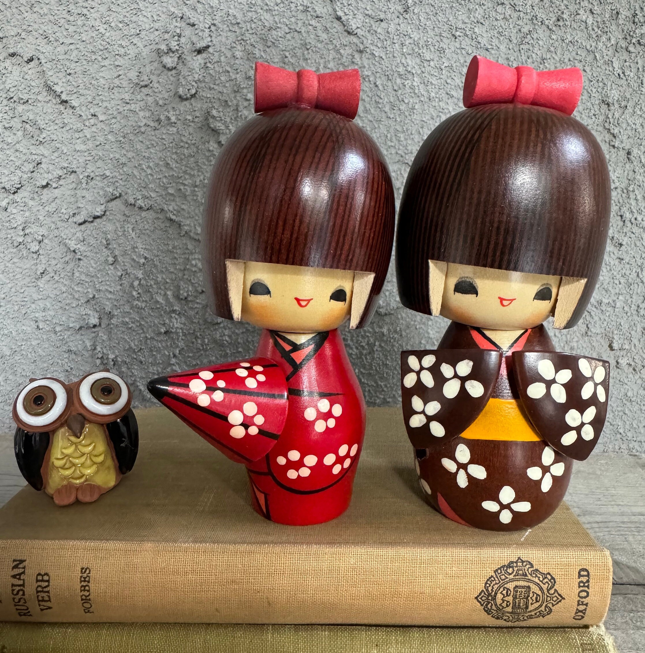 Vintage Kokeshi Doll - Japanese Hand Painted Wooden Girl  display picture 3