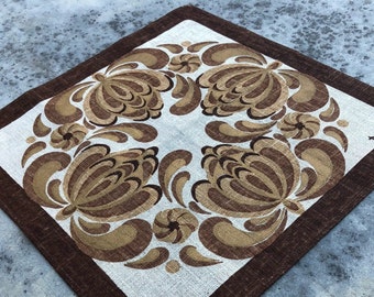 Vintage Swedish / Scandinavian Square Linen Tablecloth - BOWA - Bodil Wallman Beige Brown Gold Print