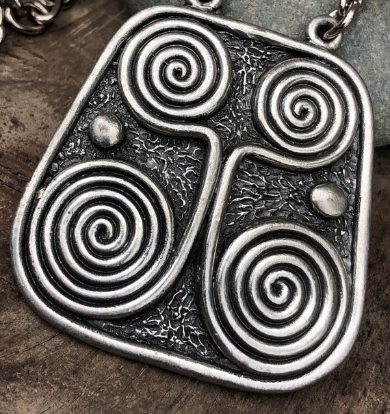 FT326 Heart 2.3x2.1cm English Pewter On 18" Black Cord Necklace | UK