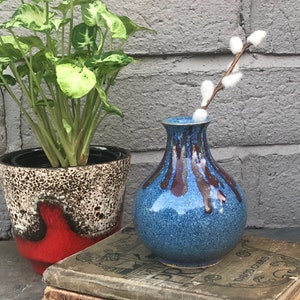 Pequeño jarrón de cerámica de gres vintage - Weed Pot - Bud Vase - Miniatura - Azul - Firmado - Decoración ecléctica / Boho / Moderna