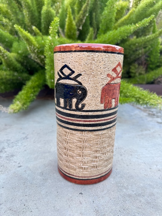 黒い陶器製円筒形花瓶 Clay（クレイ） フラワーベース 円筒 黒 花器 ブラック 玄関 居間 和室