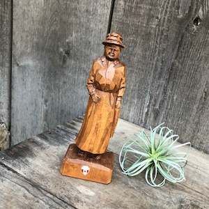 Vintage Hand Carved Wooden Old Woman / Sculpture / Figurine - Hand Made Canadian Folk Art - Made in Canada -Eclectic Decor