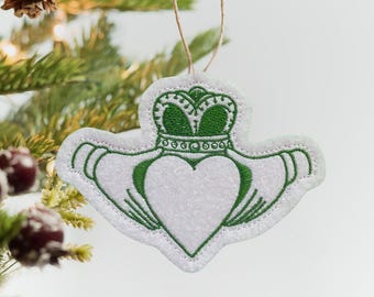 Claddagh Ornament – Embroidered Irish Claddagh Symbol on White Felt, St Patrick’s Day Decoration of Love Loyalty and Friendship