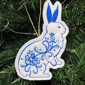 Delft Blue Rabbit Ornament. Jacobean Bunny Embroidered on White Felt with 3 Shades of Blue Threads. Rabbit Lover Gift Tag.